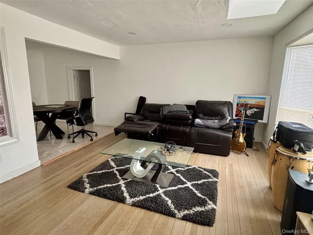 $839,900 | 361 South 16th Street, Lindenhurst, NY 11757