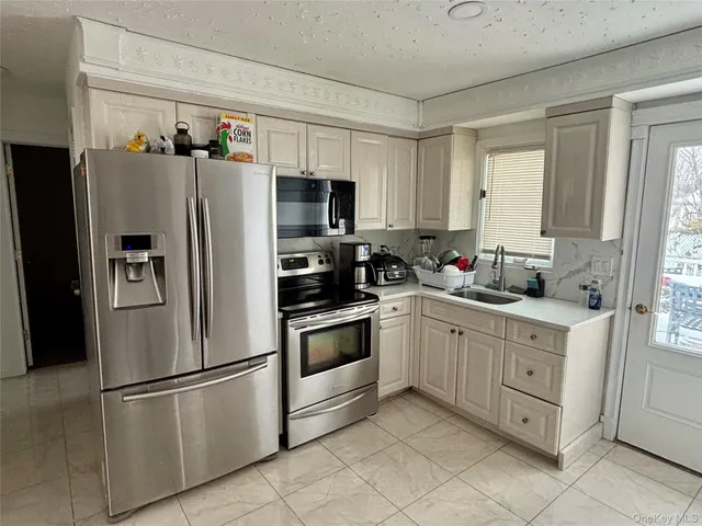 $839,900 | 361 South 16th Street, Lindenhurst, NY 11757