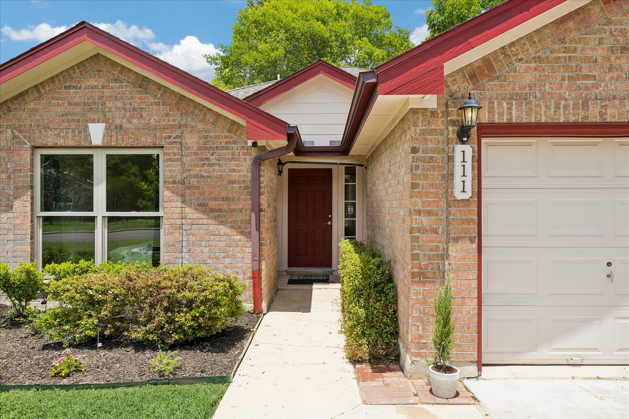 111 Finch Lane Georgetown, TX 78626 - Photo 2 of 31