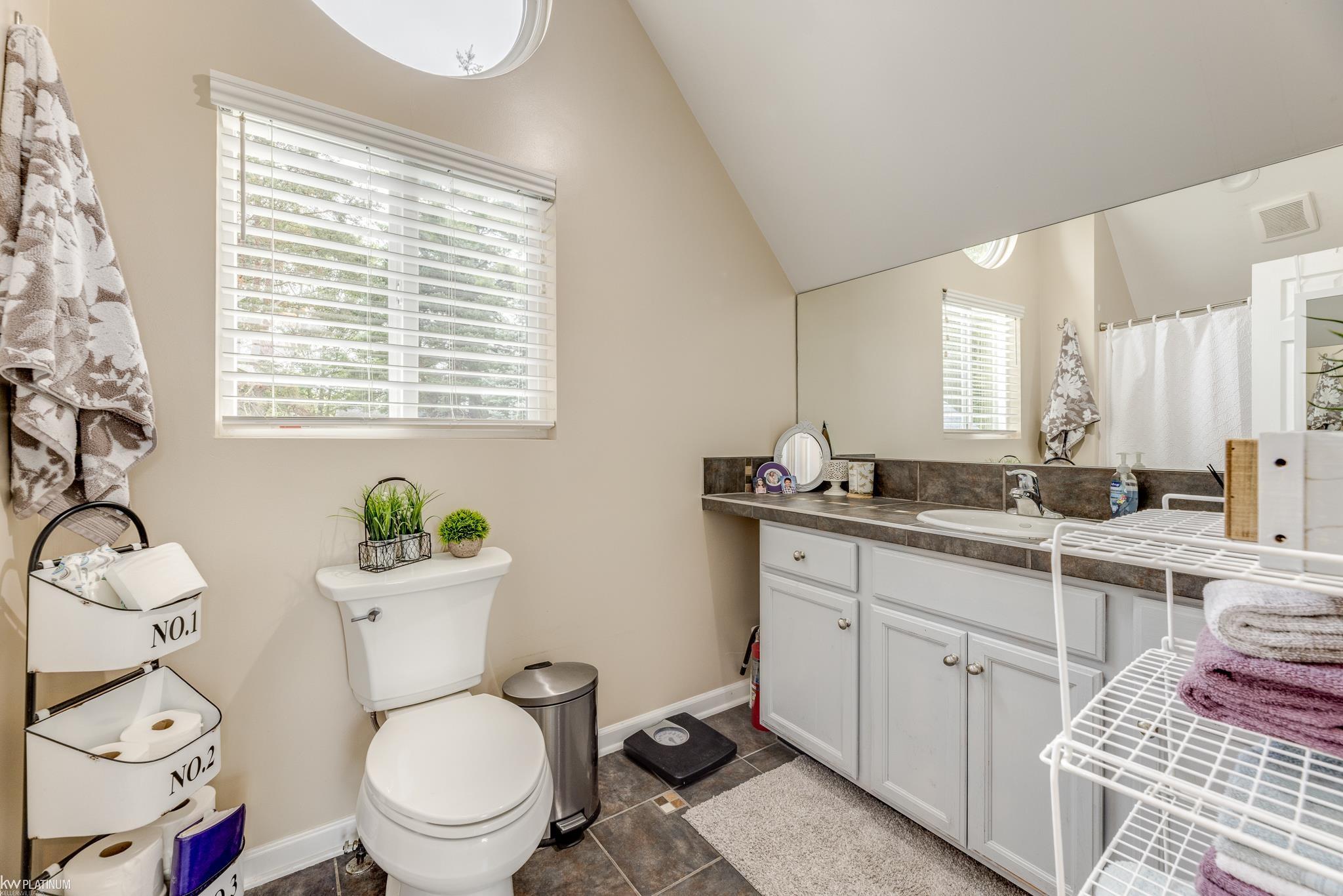 2331 Range Road Smiths Creek, MI 48074 - Photo 13 of 44 50122062-12.JPG