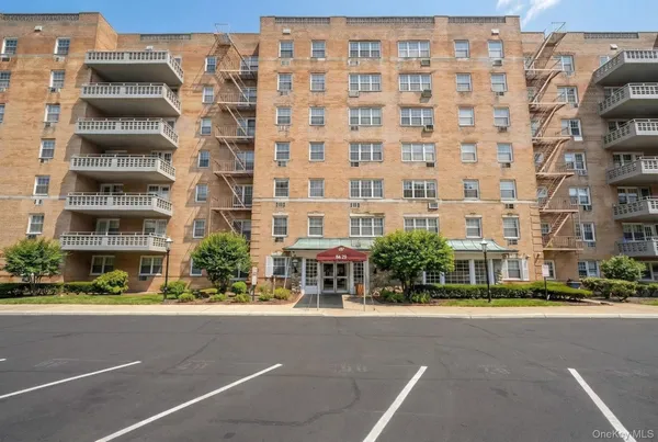 $560,000 | 84-29 153rd Avenue, Unit 2E | Lindenwood