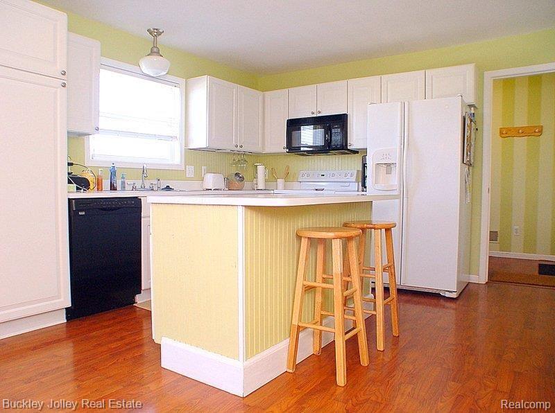 8563 Bergin Road Howell, MI 48843 - Photo 6 of 15 Appliances Included.jpg
