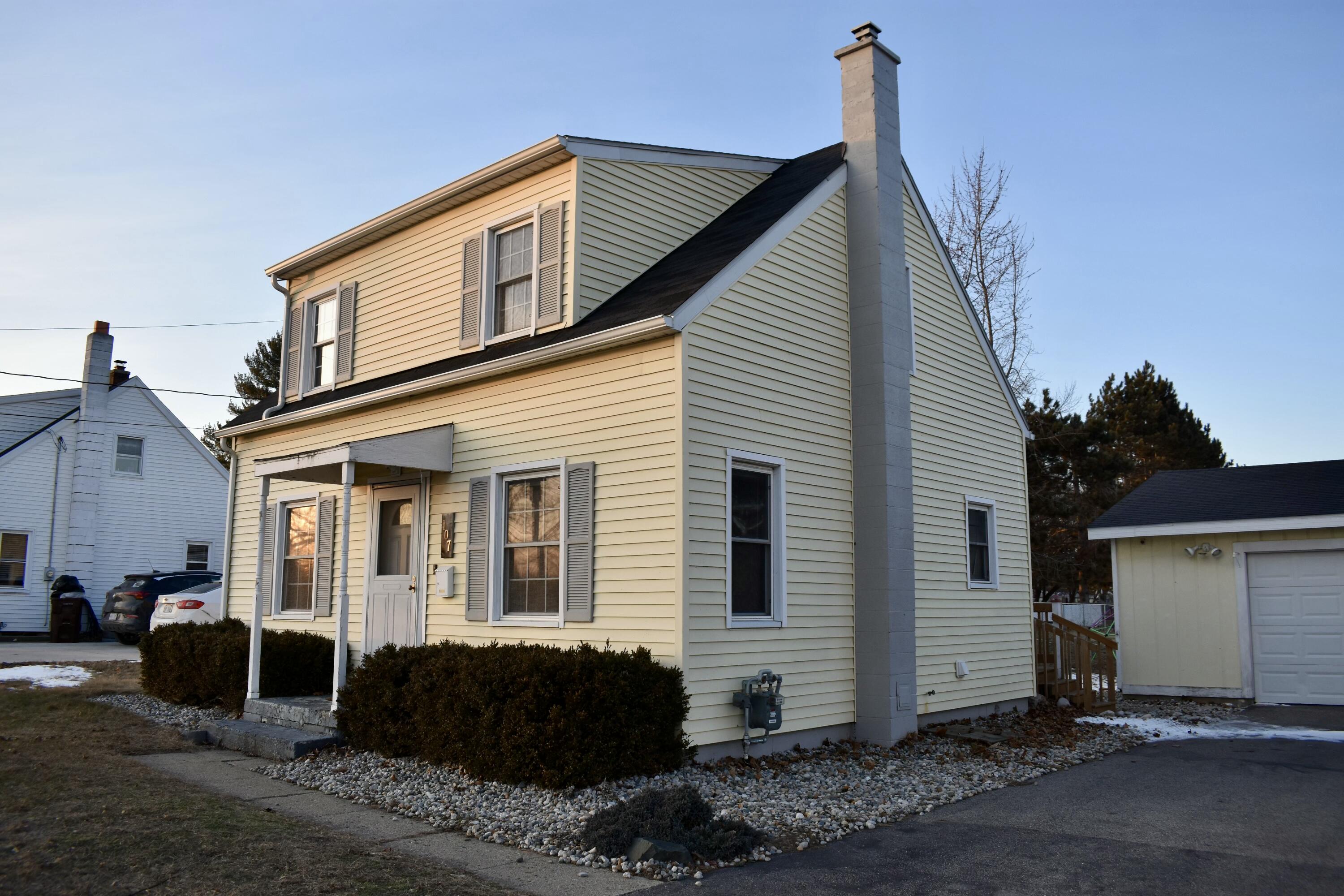 107 West Russell Road Tecumseh, MI 49286 - Photo 3 of 18 DSC_0800