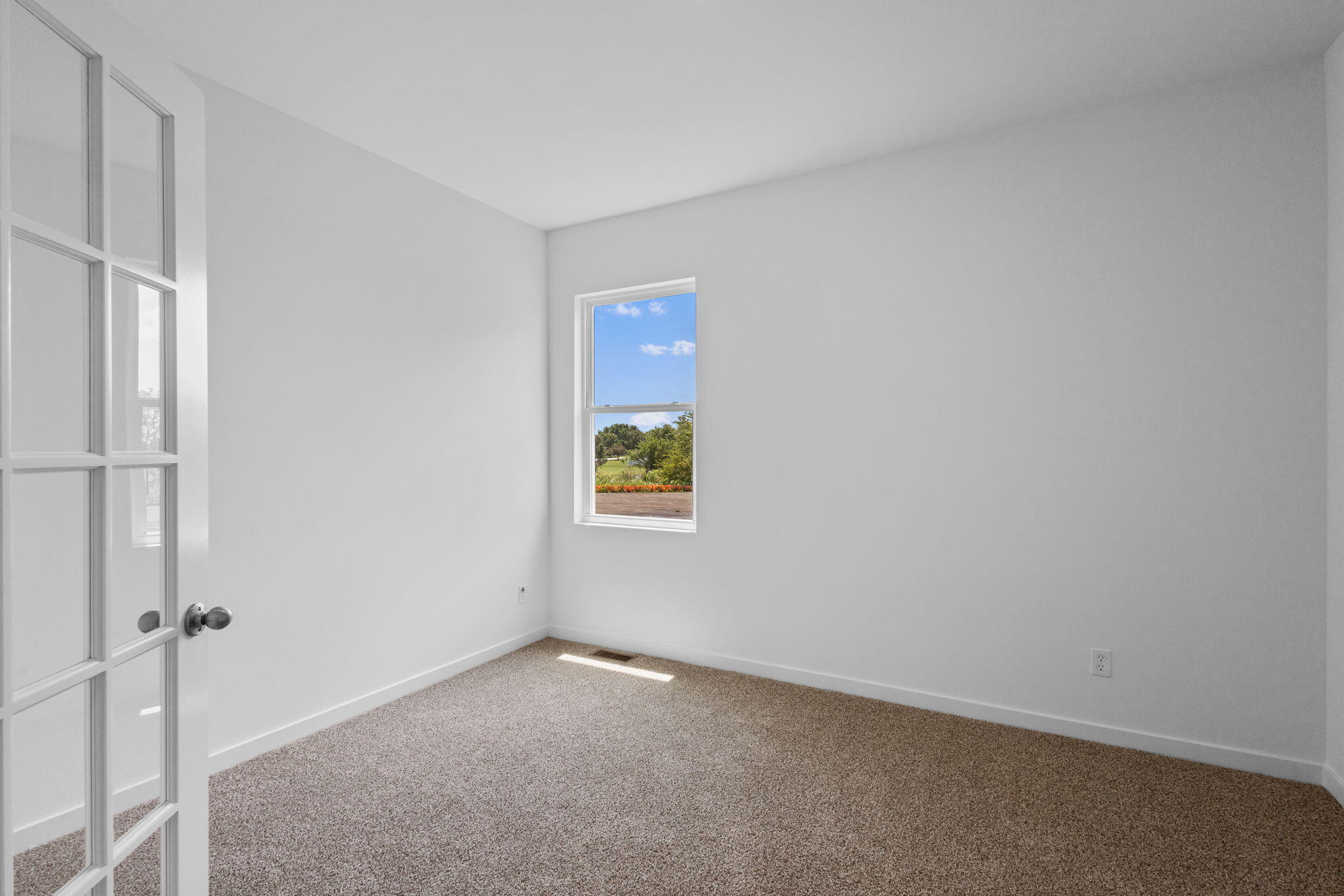 10650 Morse Place Crown Point, IN 46307 - Photo 10 of 15 an empty room with a window