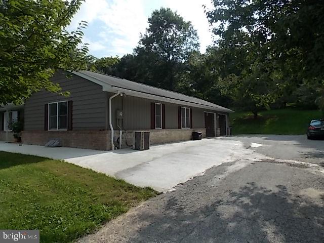 1960 Alcott Road York, PA 17406 - Photo 4 of 32 Gallery Image 4
