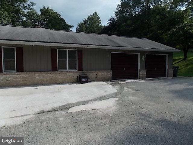 1960 Alcott Road York, PA 17406 - Photo 5 of 32 Gallery Image 5