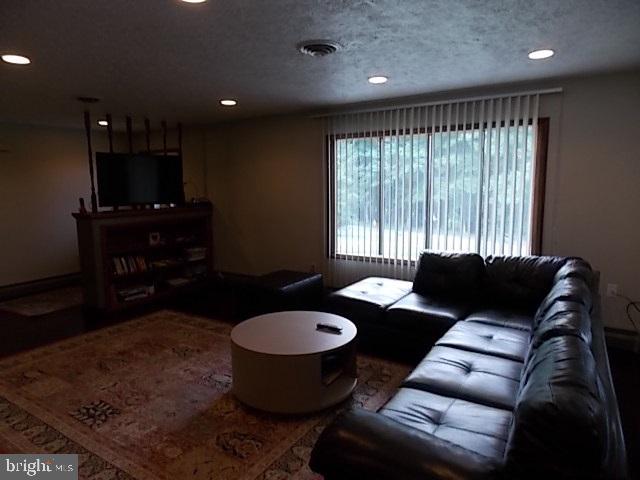 1960 Alcott Road York, PA 17406 - Photo 10 of 32 Gallery Image 10
