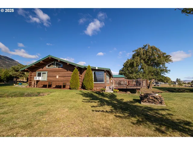 a big room with lots of trees and plants