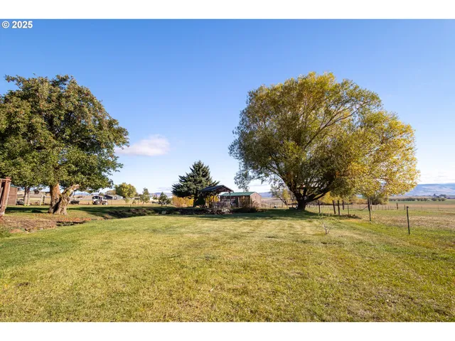 a view of an outdoor space and a yard