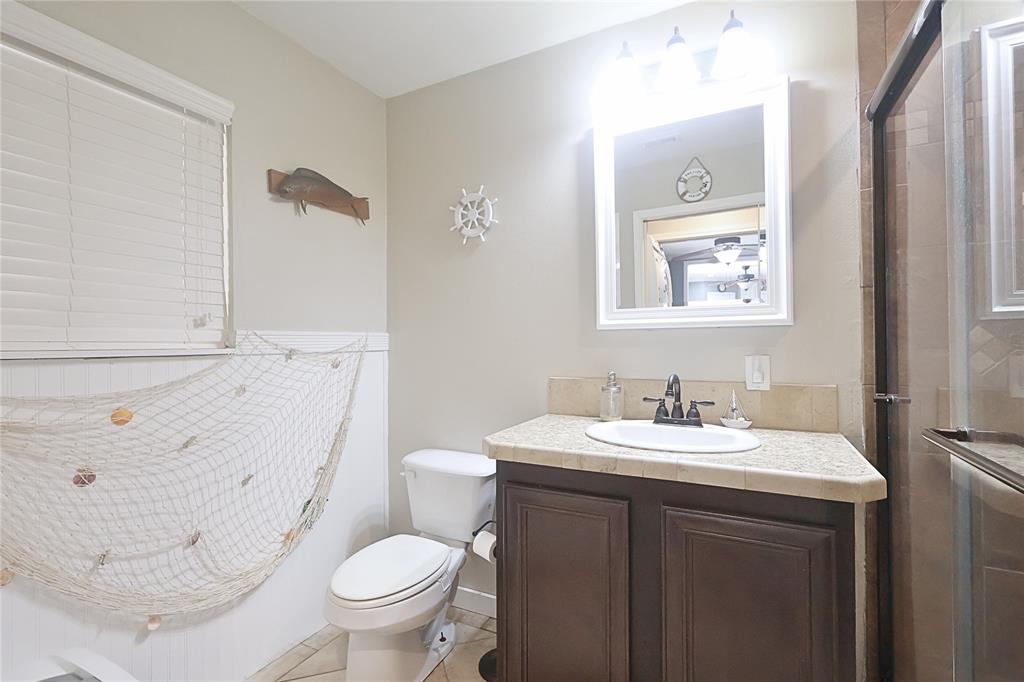 505 Colonial Drive Athens, TX 75751 - Photo 12 of 33 a bathroom with a toilet sink and mirror