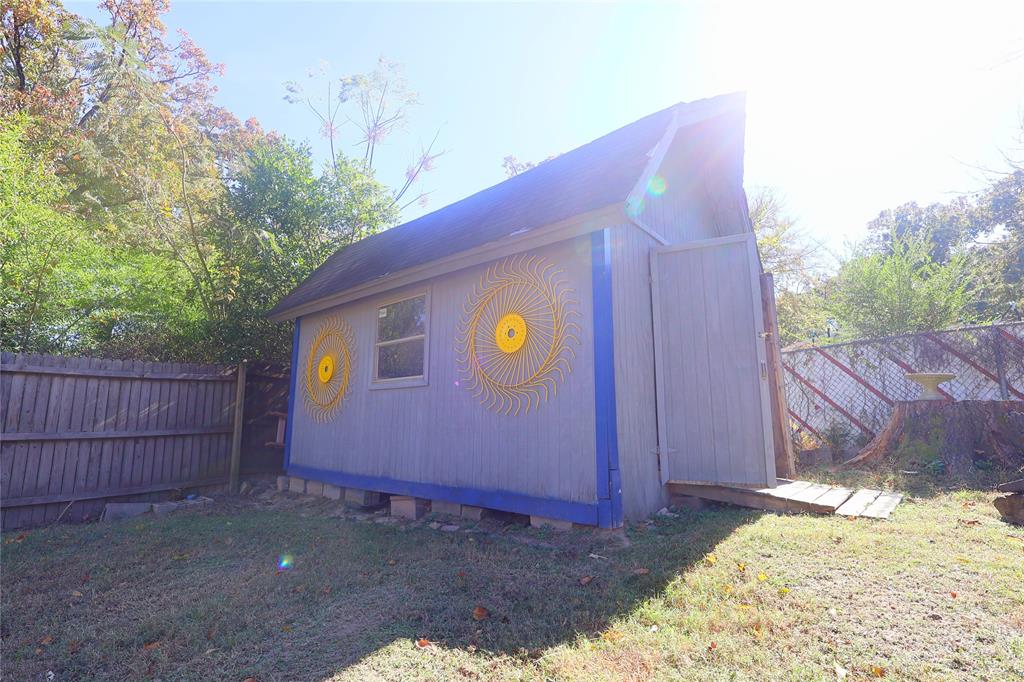 505 Colonial Drive Athens, TX 75751 - Photo 26 of 33 a view of a backyard
