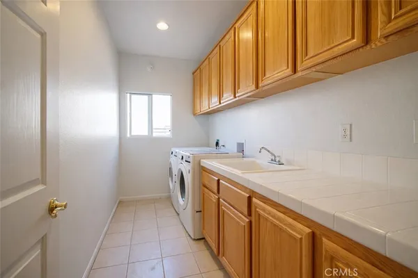 a view of empty room with window