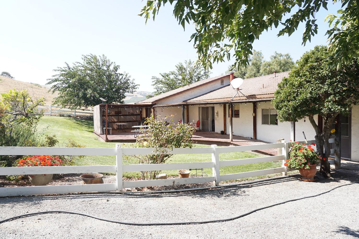 Rooms & Cottages - Paicines Ranch