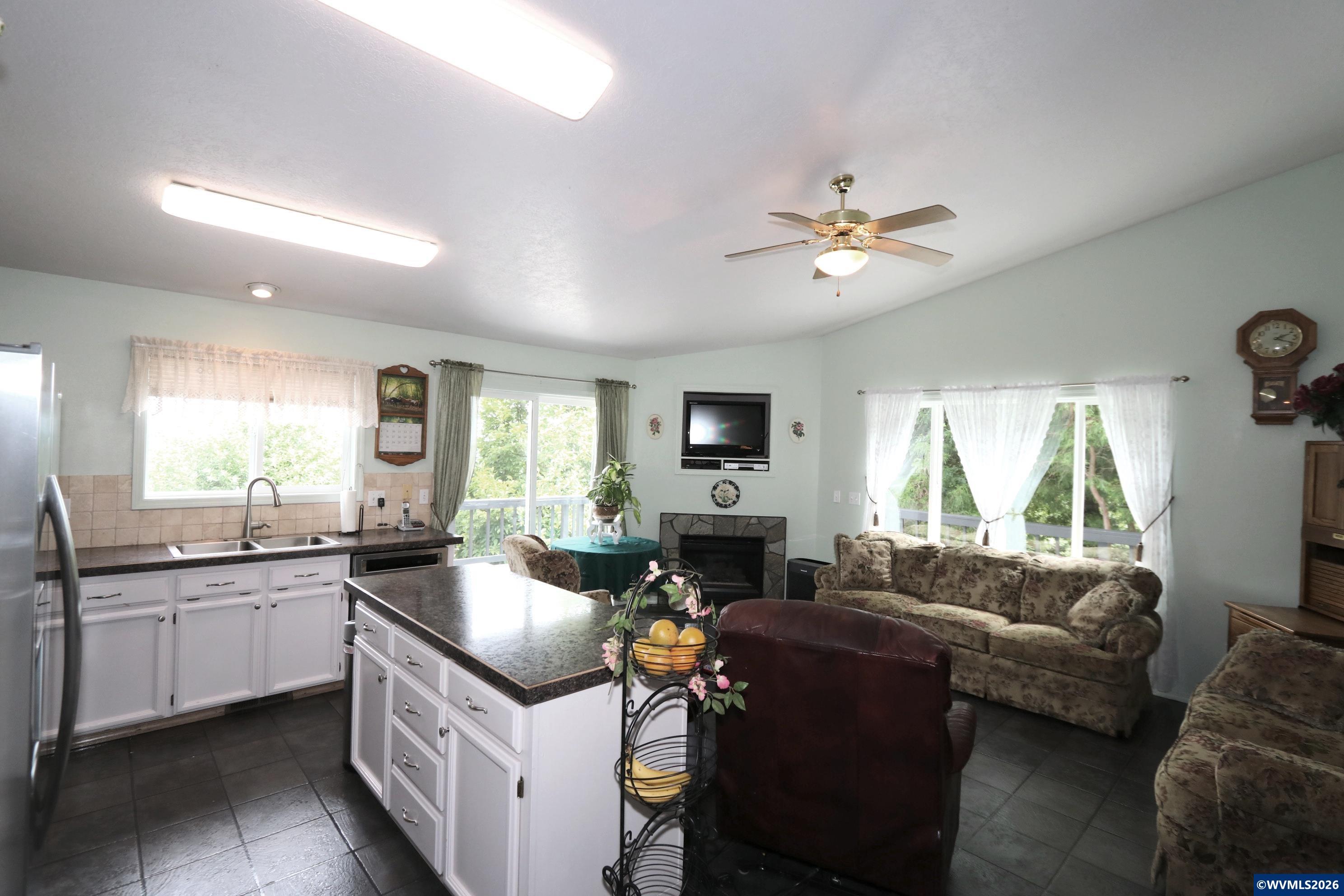 3345 Sample Road Falls City, OR 97344 - Photo 3 of 37 Gallery Image 3