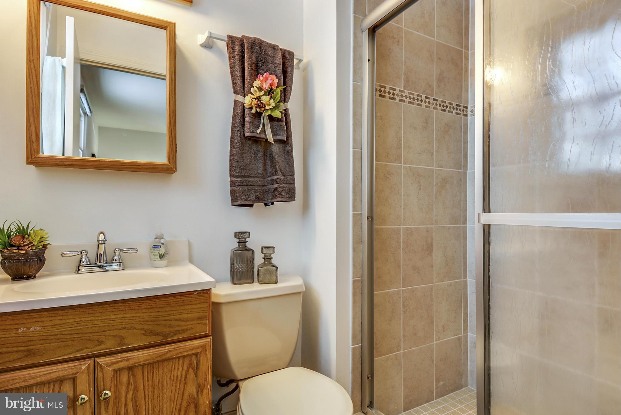 2105 Edgeware Street Silver Spring, MD 20905 - Photo 17 of 30 Bath (Master)