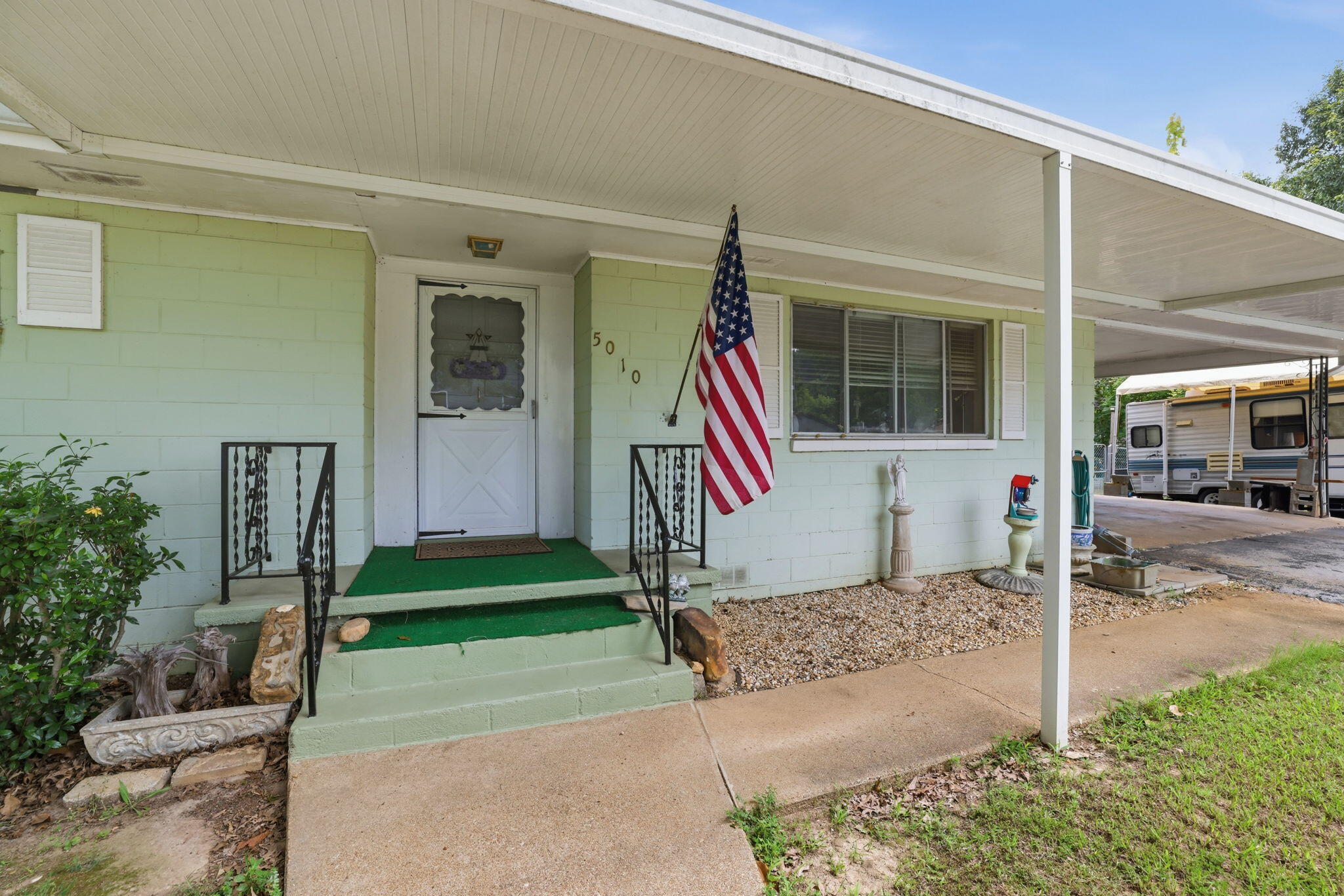 5010 Kenner Avenue Red Bank, TN 37415 - Photo 4 of 27 Covered front porch and entry
