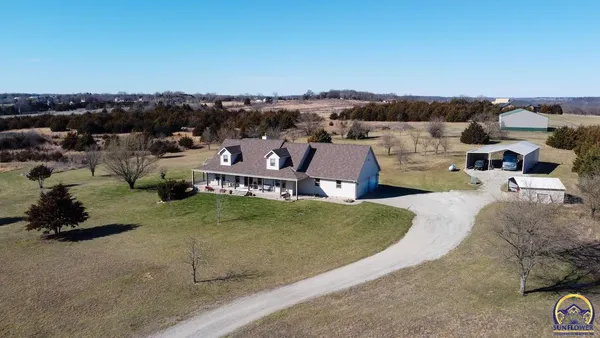 $525,000 | 1922 Northeast 70th Street, Topeka, KS 66617