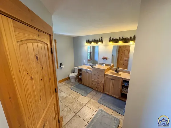 $525,000 | 1922 Northeast 70th Street, Topeka, KS 66617