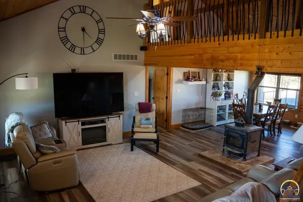 $525,000 | 1922 Northeast 70th Street, Topeka, KS 66617