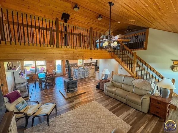 $525,000 | 1922 Northeast 70th Street, Topeka, KS 66617