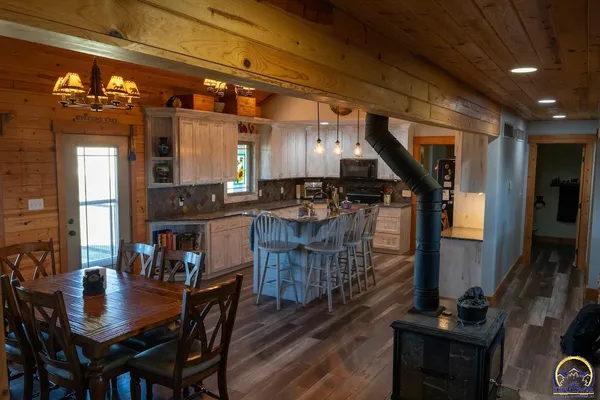 $525,000 | 1922 Northeast 70th Street, Topeka, KS 66617