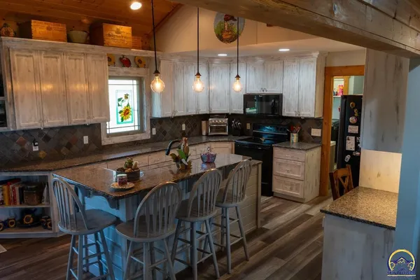 $525,000 | 1922 Northeast 70th Street, Topeka, KS 66617