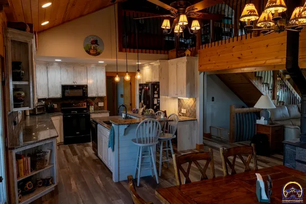 $525,000 | 1922 Northeast 70th Street, Topeka, KS 66617