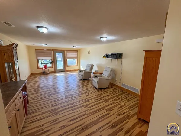 $525,000 | 1922 Northeast 70th Street, Topeka, KS 66617