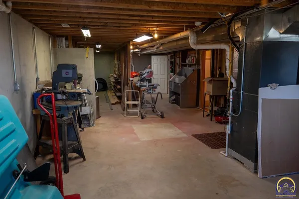 $525,000 | 1922 Northeast 70th Street, Topeka, KS 66617