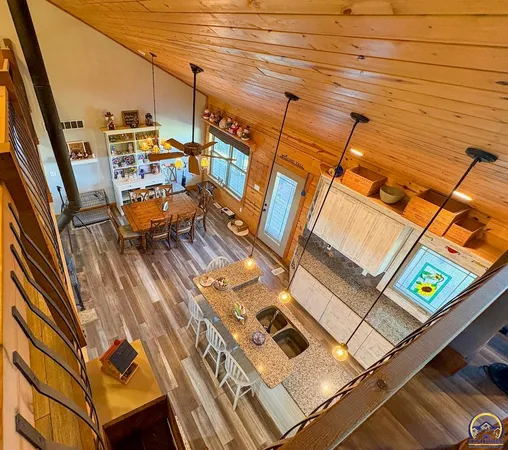 $525,000 | 1922 Northeast 70th Street, Topeka, KS 66617