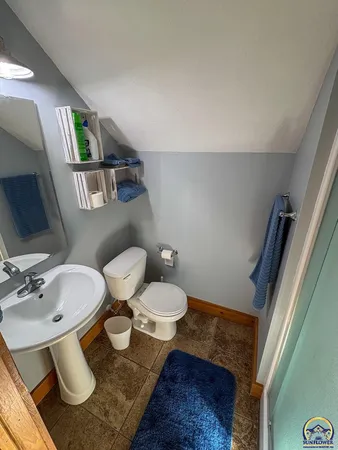 $525,000 | 1922 Northeast 70th Street, Topeka, KS 66617