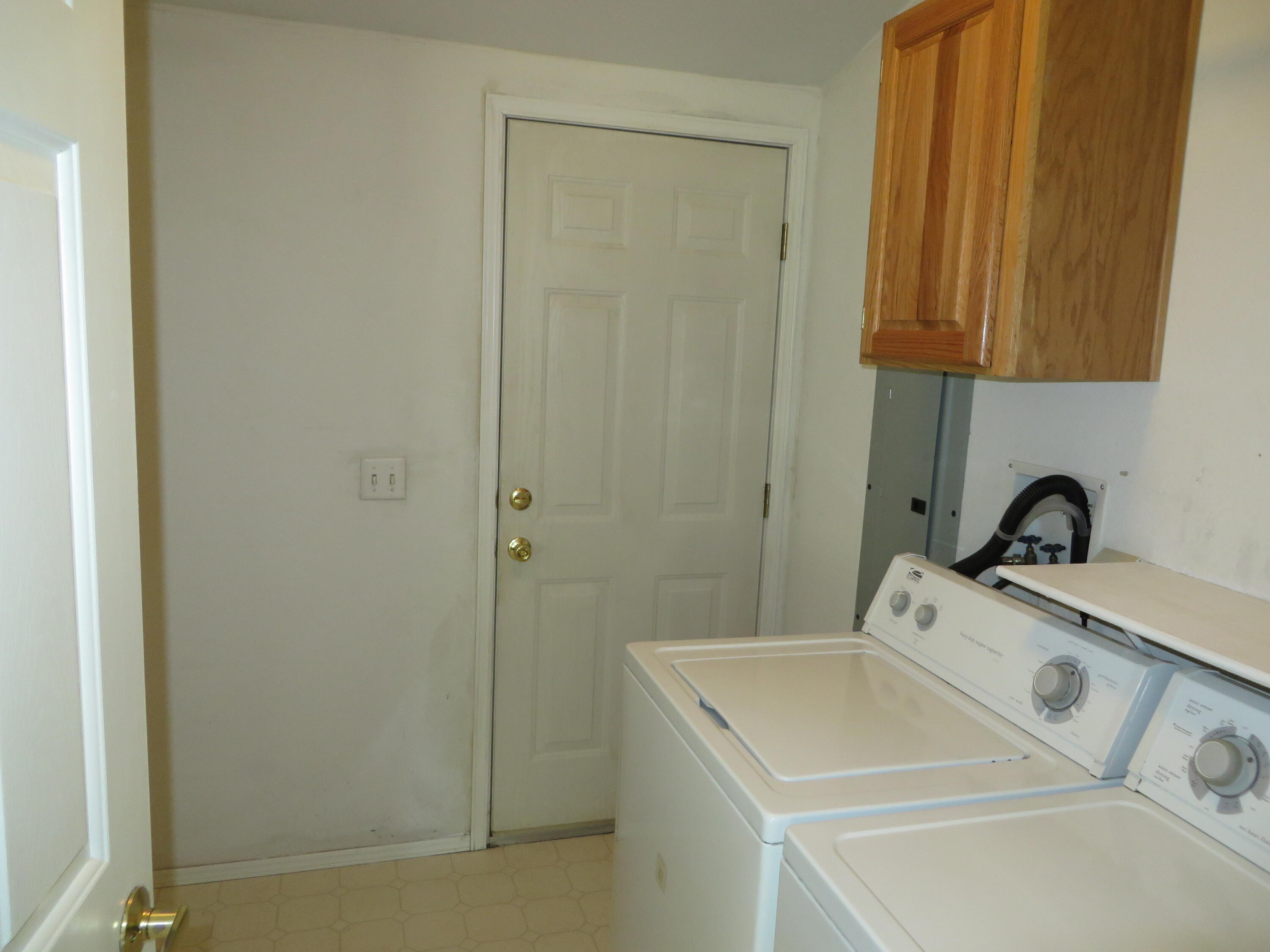 40020 9 Mile Road Chiloquin, OR 97624 - Photo 15 of 54 laundry room