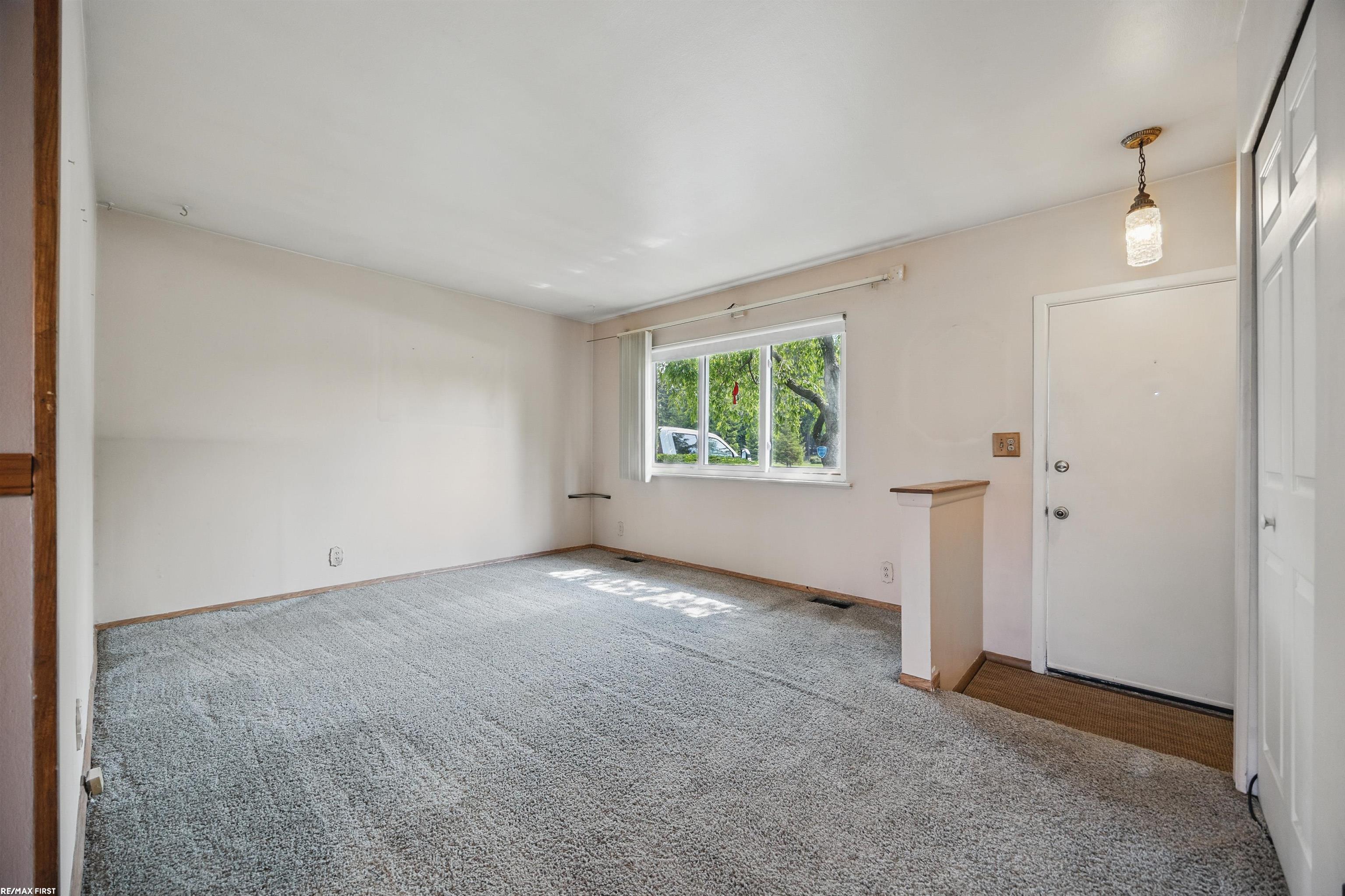 31565 Hayes Road Warren, MI 48088 - Photo 6 of 32 50177254-53331379-ea62-471d-8553-9c0910607ee9.JPG