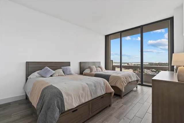 $1,649,000 | 5400 Ocean Boulevard, Unit 1704, Sarasota, FL 34242