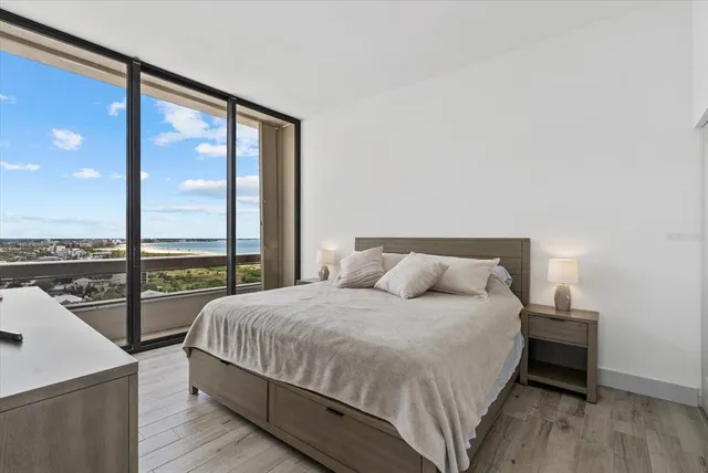 $1,649,000 | 5400 Ocean Boulevard, Unit 1704, Sarasota, FL 34242