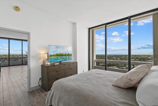 $1,649,000 | 5400 Ocean Boulevard, Unit 1704, Sarasota, FL 34242