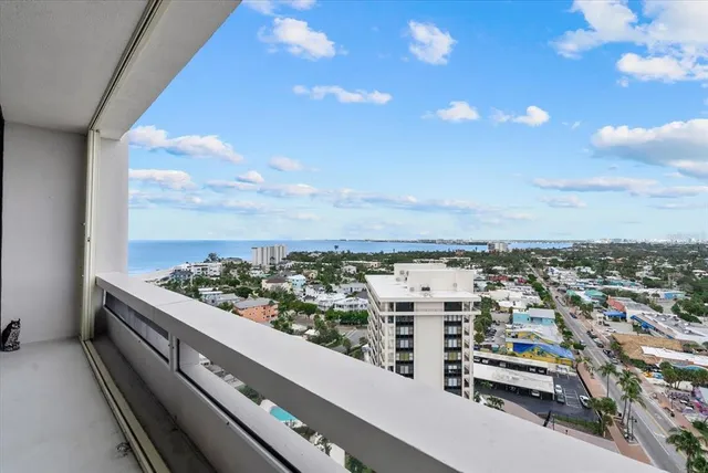 $1,649,000 | 5400 Ocean Boulevard, Unit 1704, Sarasota, FL 34242