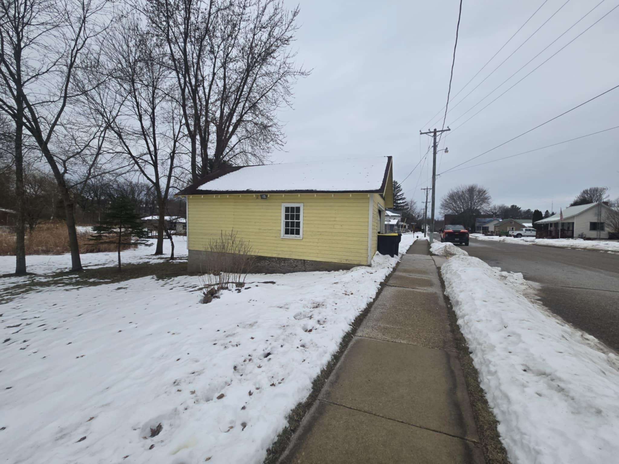 1035 Academy Street Elroy, WI 53929 - Photo 32 of 35