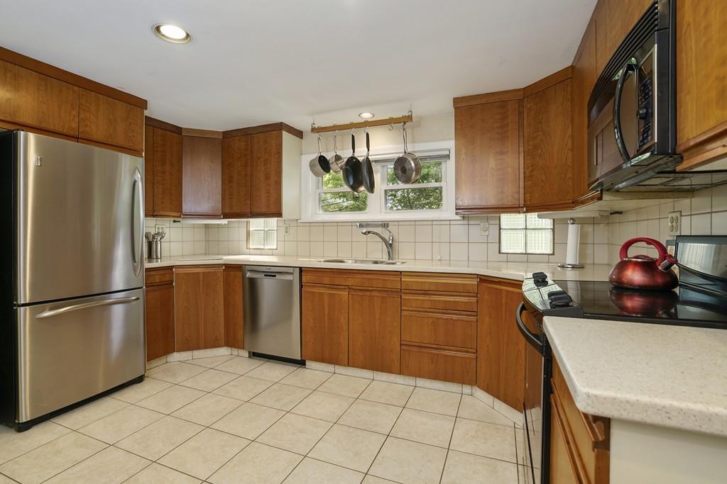 155 Pleasant Street Lexington, MA 02421 - Photo 4 of 32 Gallery Image 4