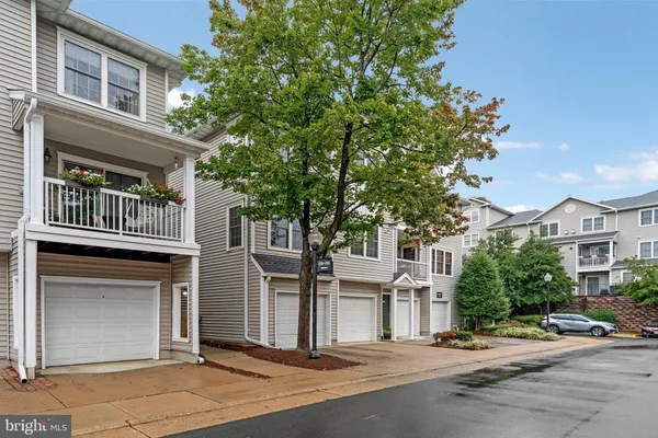 $419,000 | 4506 Superior Square, Unit 4506, Fairfax, VA 22033
