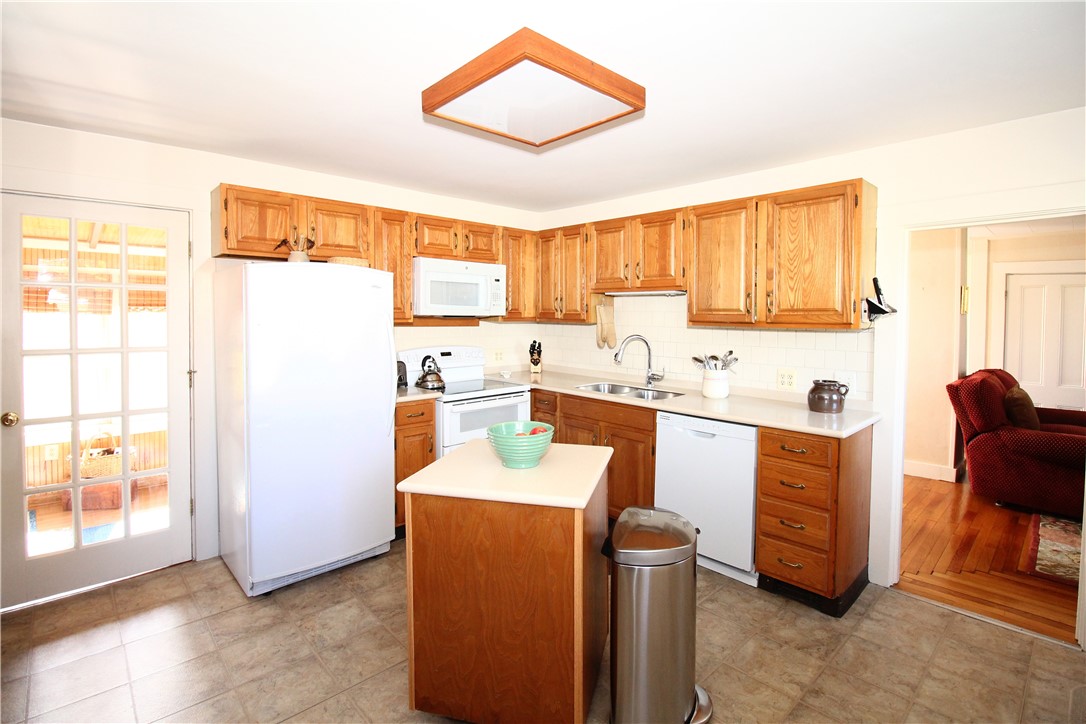 481 Oliphant Lane Middletown, RI 02842 - Photo 15 of 45