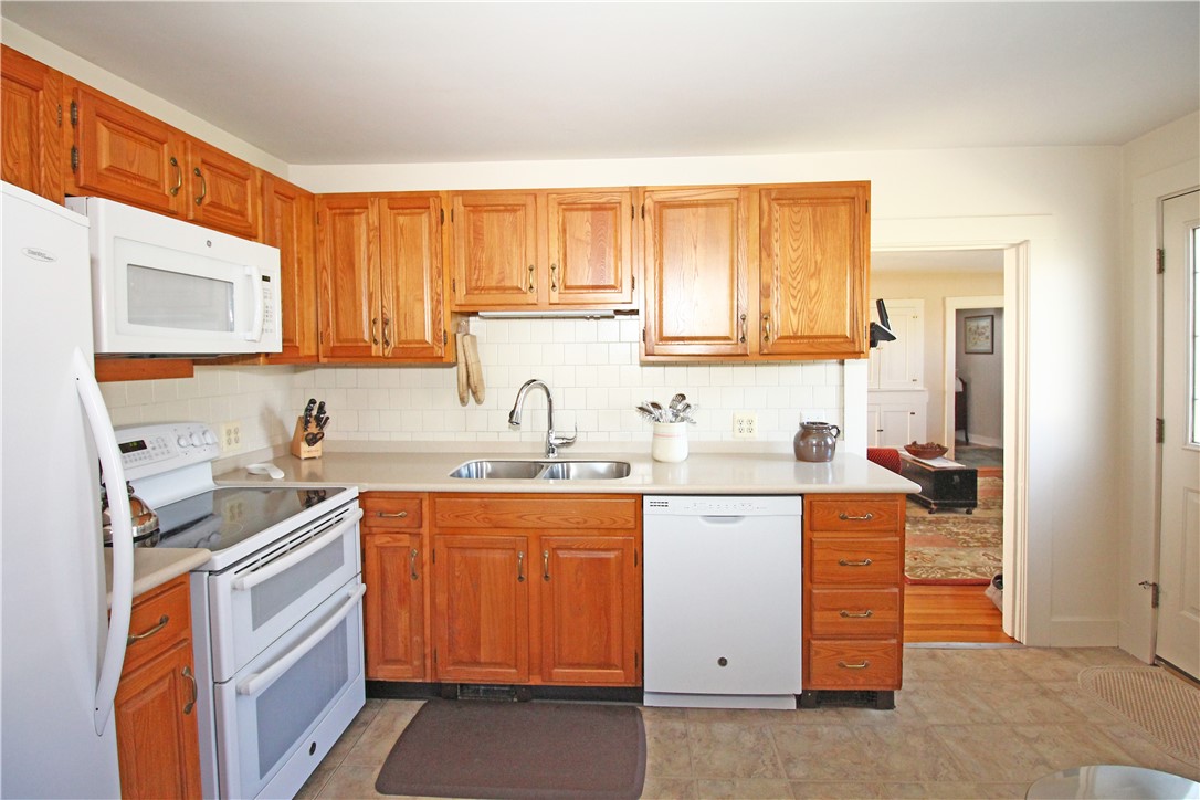 481 Oliphant Lane Middletown, RI 02842 - Photo 16 of 45