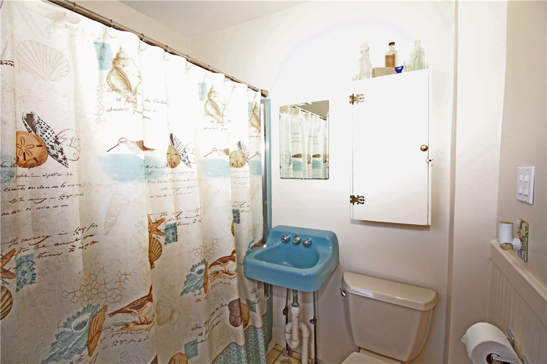 481 Oliphant Lane Middletown, RI 02842 - Photo 20 of 45