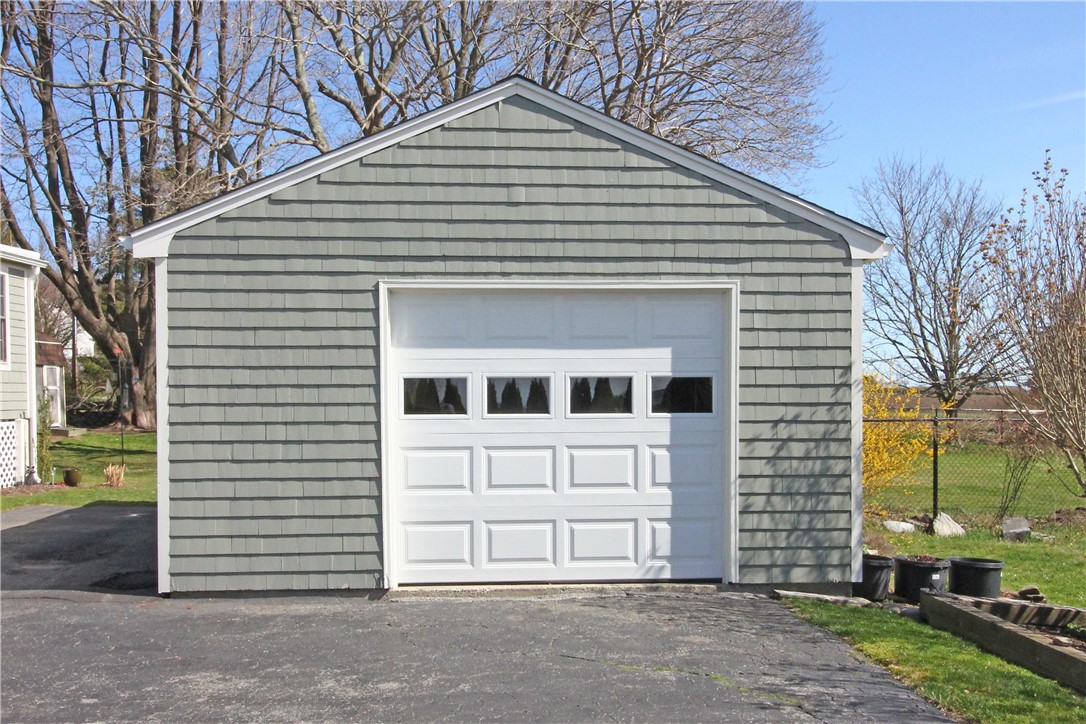 481 Oliphant Lane Middletown, RI 02842 - Photo 10 of 45