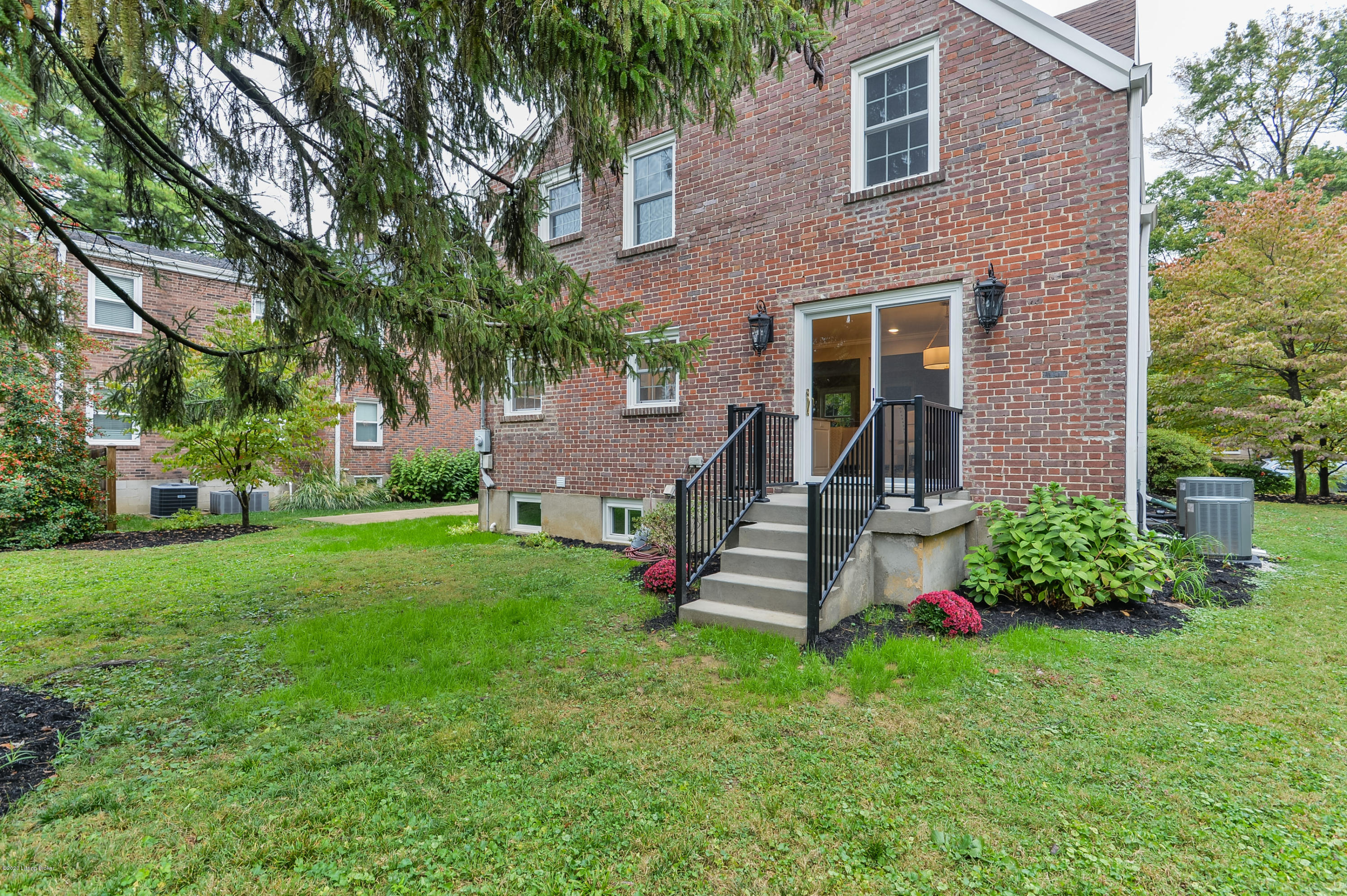 3316 Robin Road Louisville, KY 40213 - Photo 32 of 35 046 - 20201020 9895