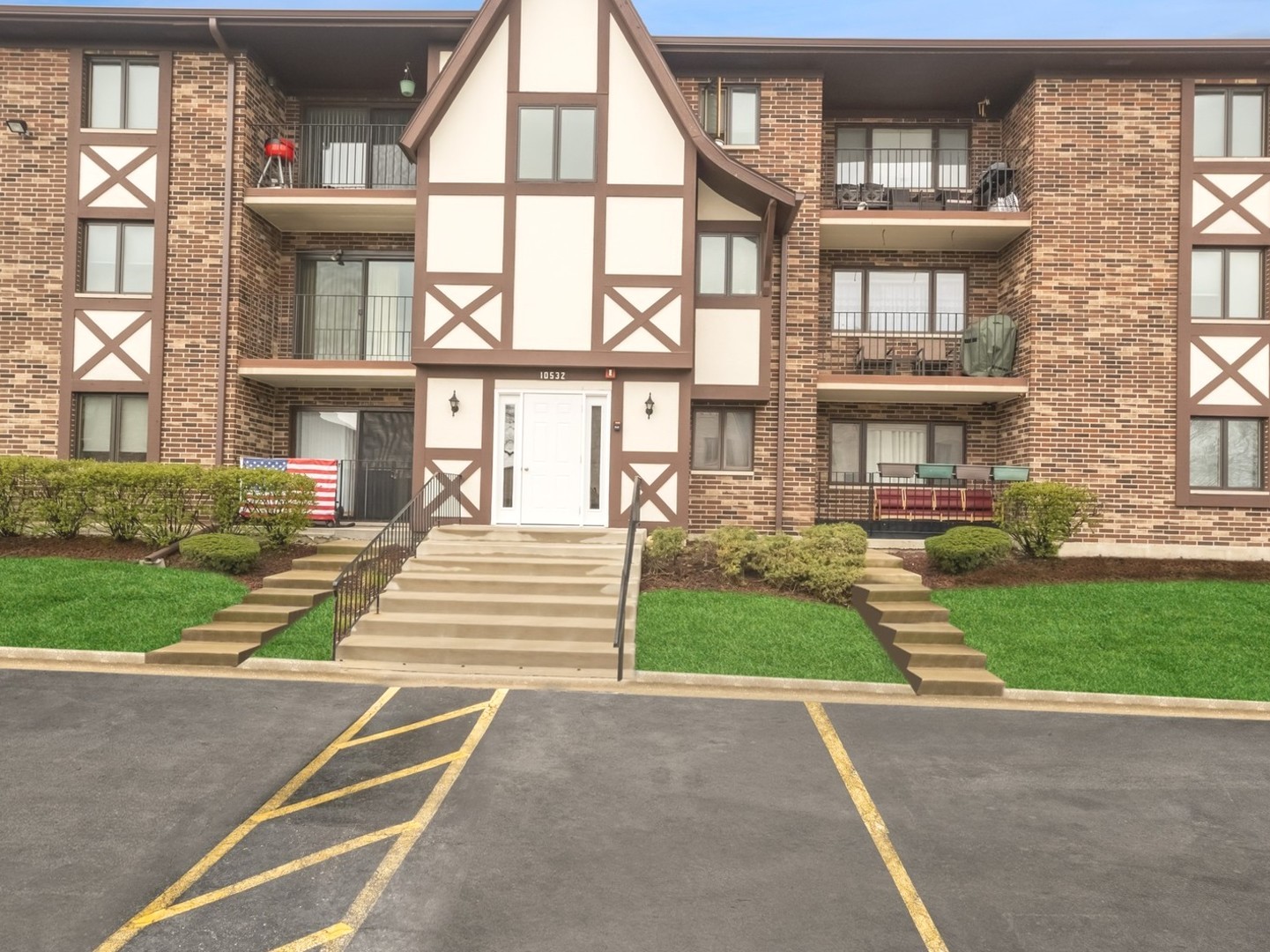 10532 Ridge Cove Drive, Unit 16A Chicago Ridge, IL 60415 - Photo 1 of 15 Gallery Image 1