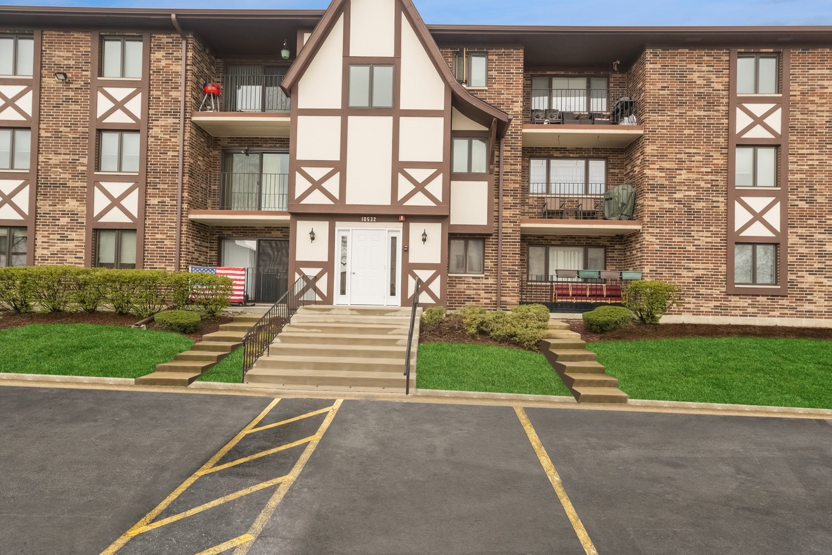 10532 Ridge Cove Drive, Unit 16A Chicago Ridge, IL 60415 - Photo 2 of 15 Gallery Image 2
