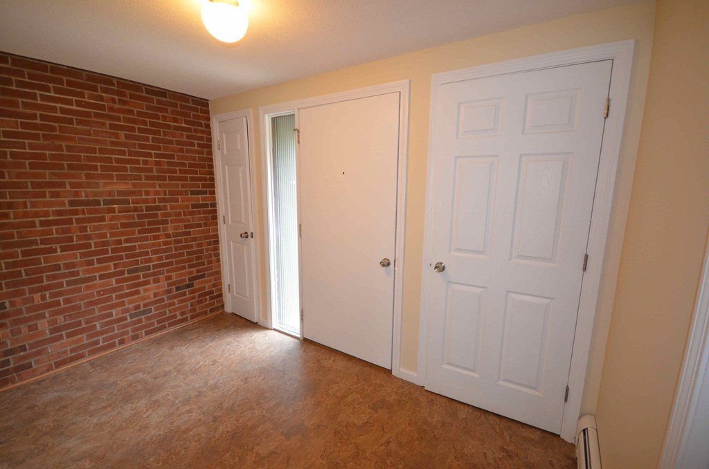 9 Sutton Court, Unit 9 Amherst, MA 01002 - Photo 2 of 20 Gallery Image 2