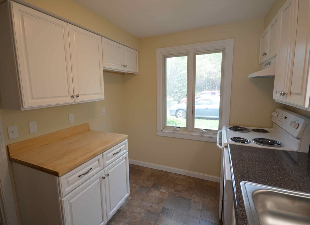 9 Sutton Court, Unit 9 Amherst, MA 01002 - Photo 6 of 20 Gallery Image 6