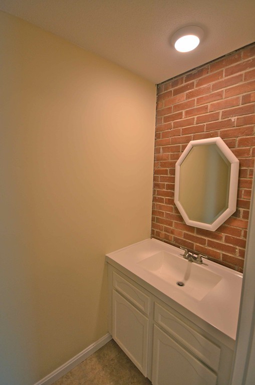 9 Sutton Court, Unit 9 Amherst, MA 01002 - Photo 7 of 20 Gallery Image 7